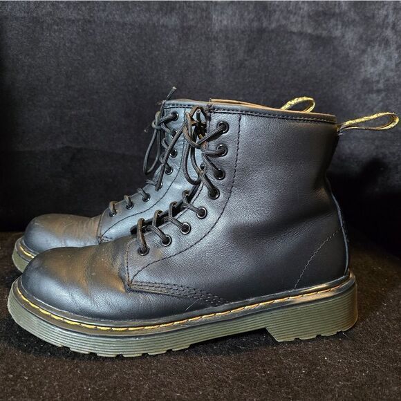 Dr. Martens boys size 3 - Picture 8 of 10